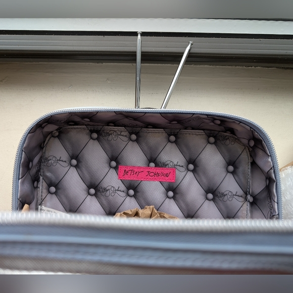 Betsey Johnson - Betsey Vision Crossbody - TV Bag - Picture 4 of 16